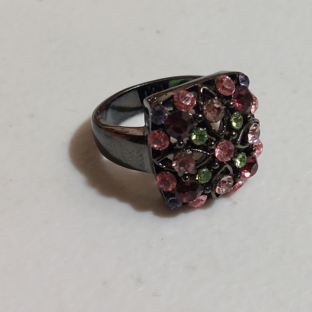 Gunmetal Tone Ring Embellished with Multicolor Sparkly Rhinestones Size 8 - Picture 3 of 8